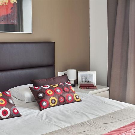 Mistral City Pool Apartments Barcellona Esterno foto