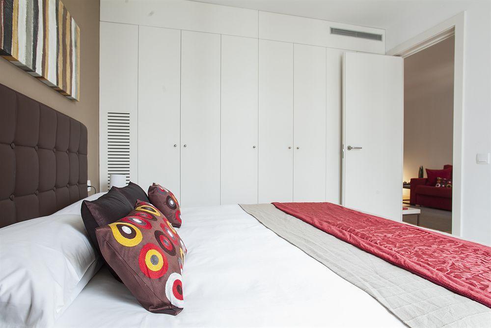 Mistral City Pool Apartments Barcellona Esterno foto